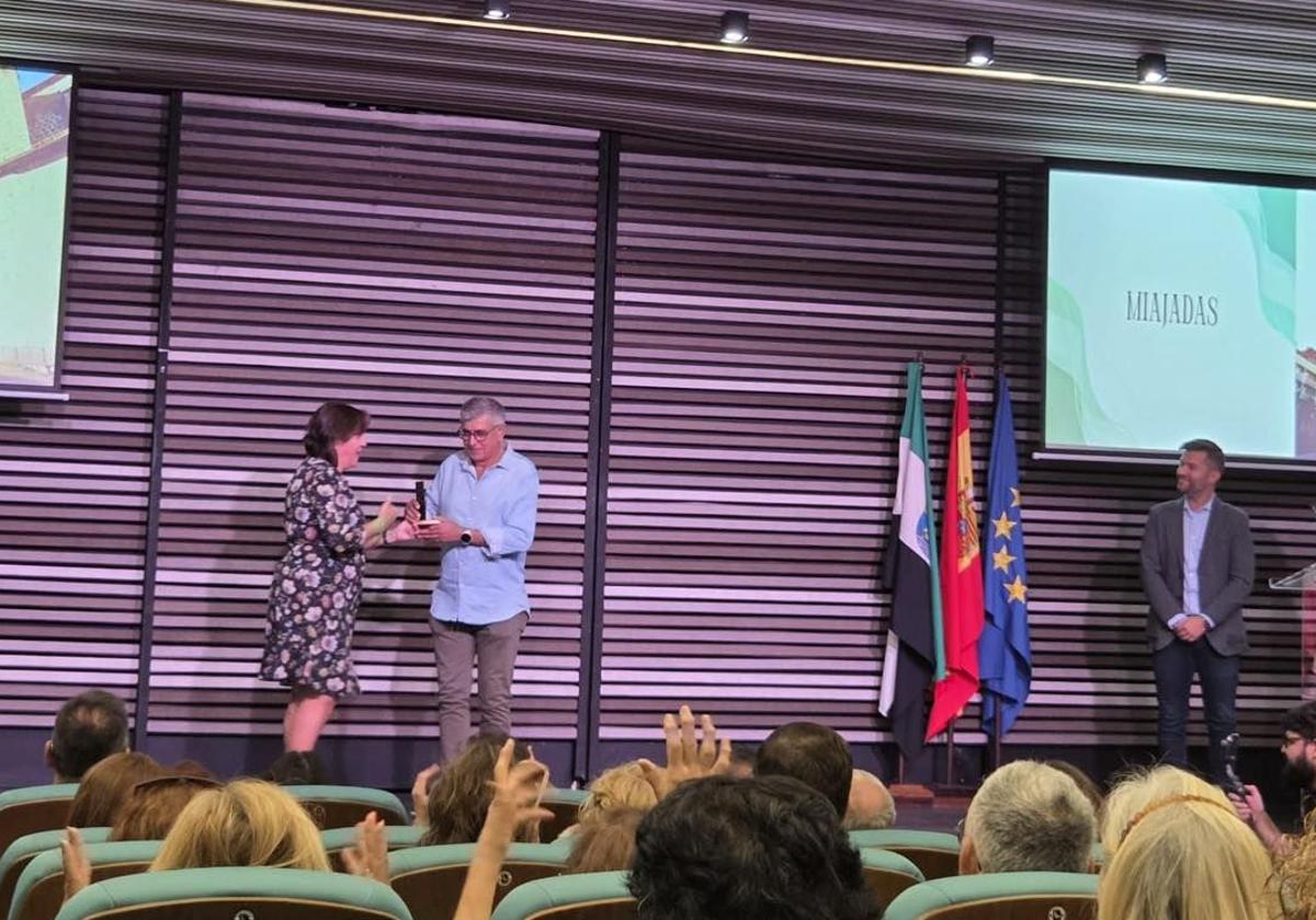 Fexas reconoce la implicación a favor de la accesibilidad y la inclusión del Ayuntamiento de Miajadas