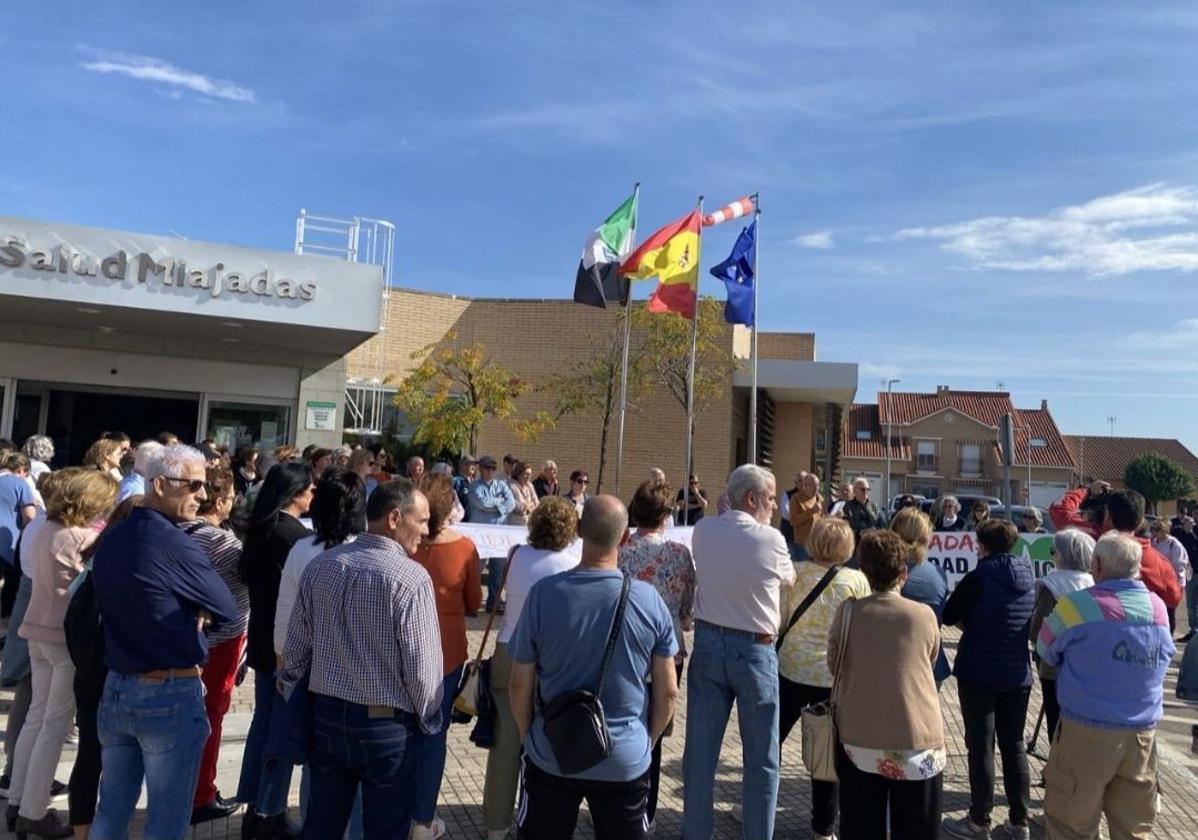 Concentración de la Plataforma Local por la Sanidad Pública de Miajadas
