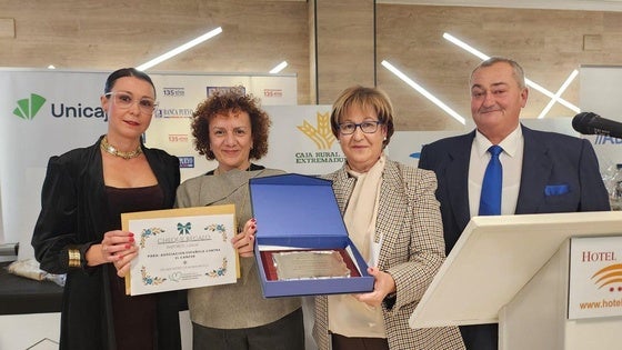 La Cooperativa San Isidro homenajea a la Junta Local de la AECC
