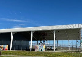 Mejoras en las pistas del pabellón de la Laguna Nueva