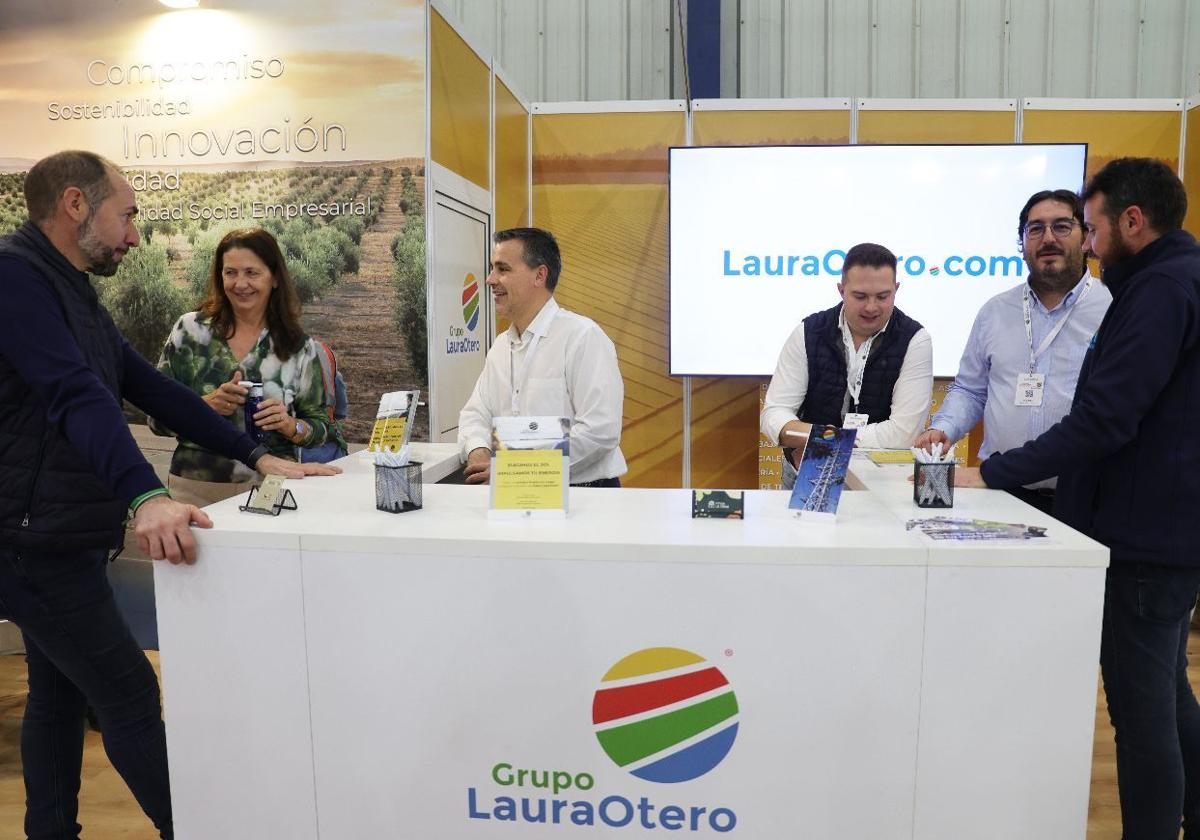 Expositor de la empresa en Agroexpo
