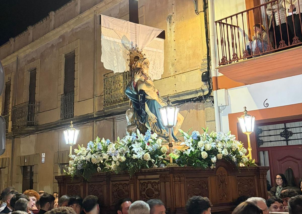 Imagen secundaria 1 - Algunos de los pasos del Jueves Santo y del Viernes Santo.