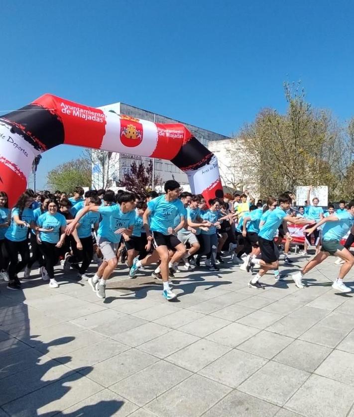 Imagen secundaria 2 - El Torrente Ballester y San Martín de Porres corrieron por AfibroMiajadas