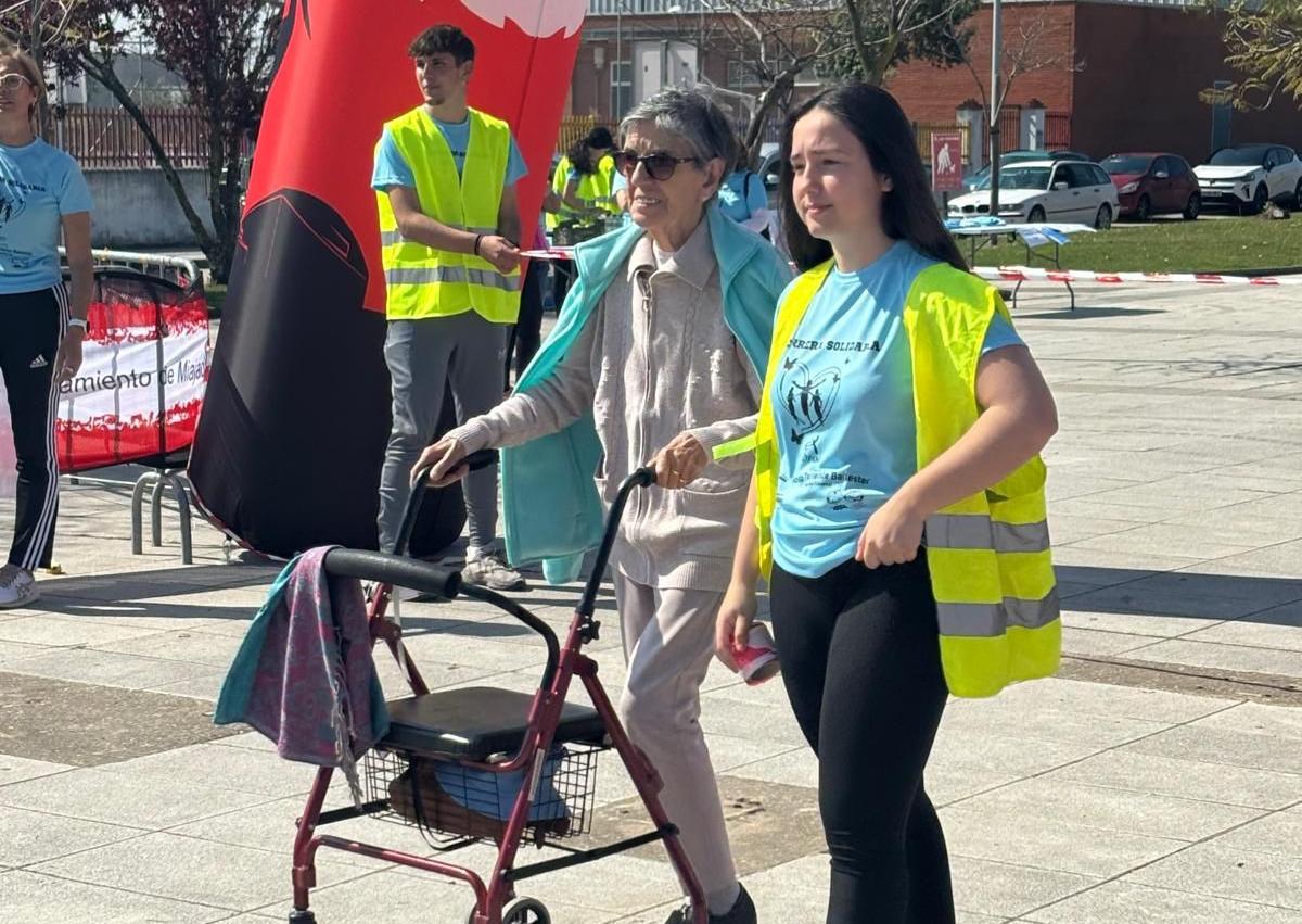 Imagen secundaria 1 - El Torrente Ballester y San Martín de Porres corrieron por AfibroMiajadas