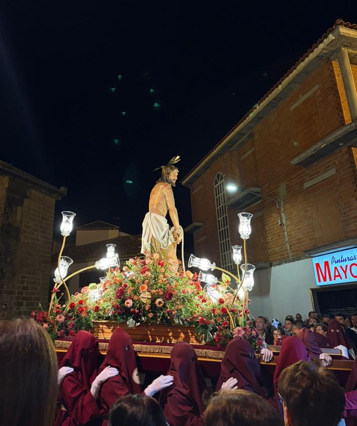 Imagen secundaria 2 - Algunos de los pasos del Jueves Santo y del Viernes Santo.