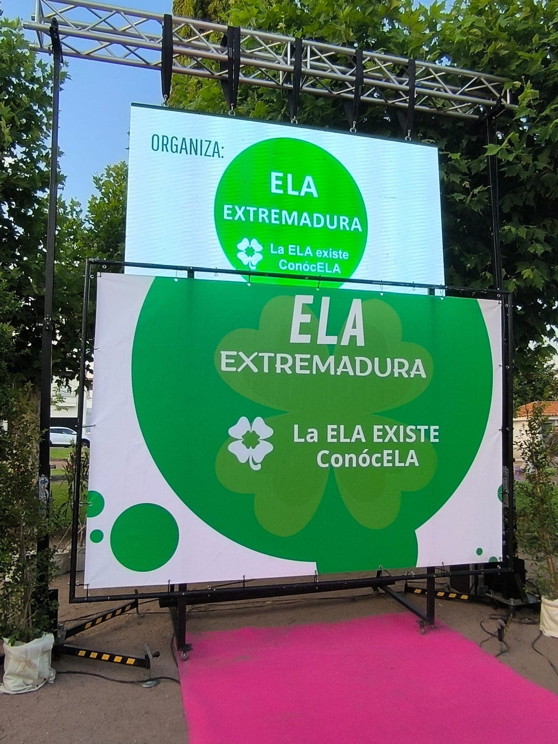Miajadas brilla en el desfile benéfico 'ConócELA'