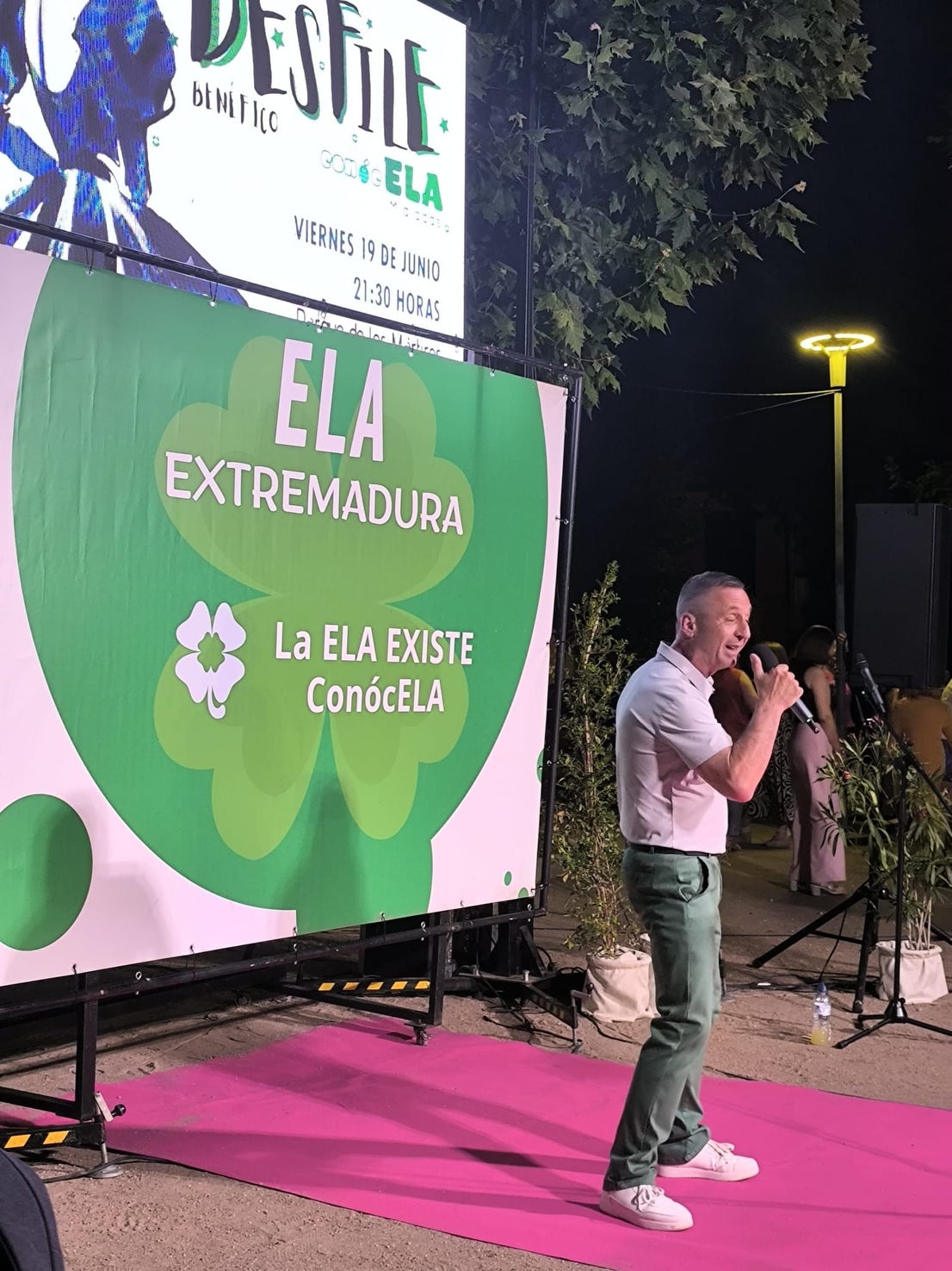 Miajadas brilla en el desfile benéfico 'ConócELA'