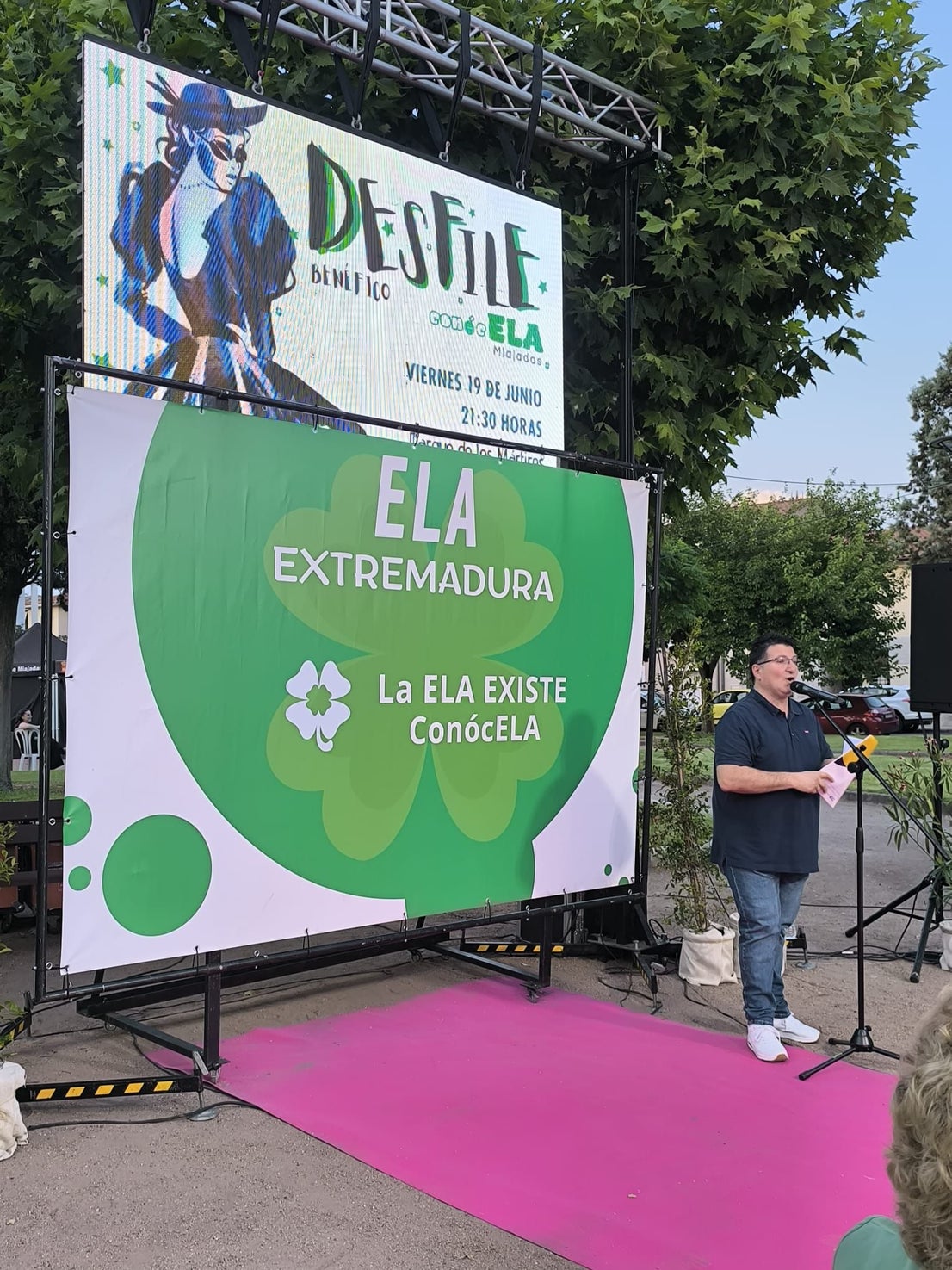 Miajadas brilla en el desfile benéfico 'ConócELA'