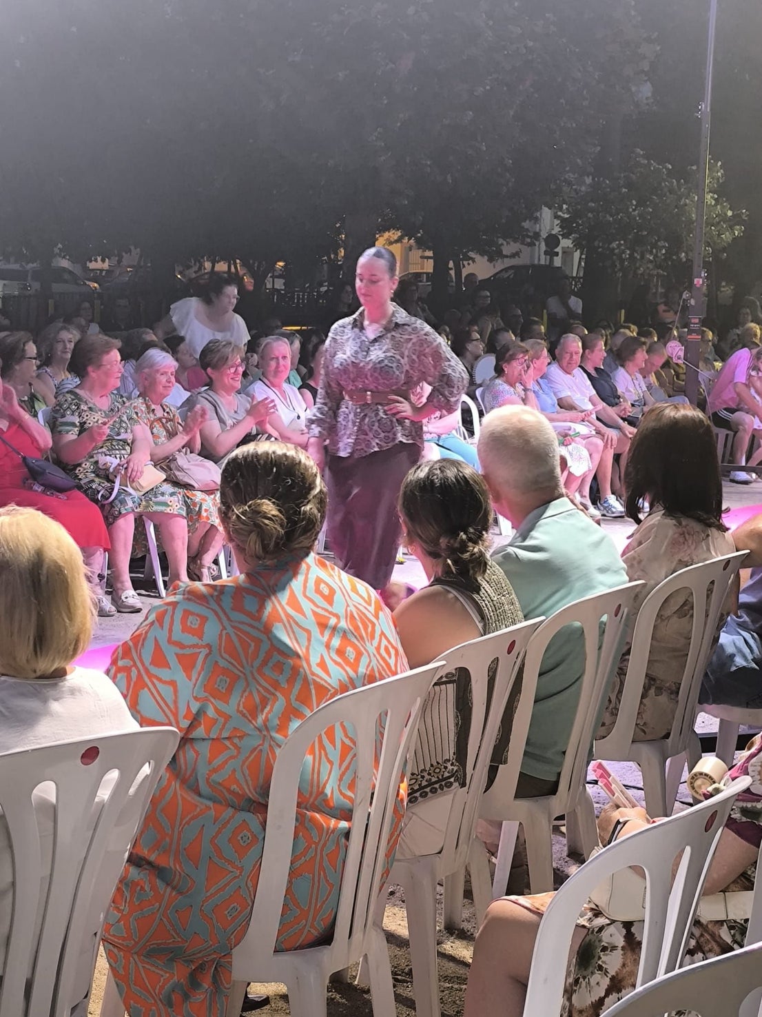 Miajadas brilla en el desfile benéfico 'ConócELA'