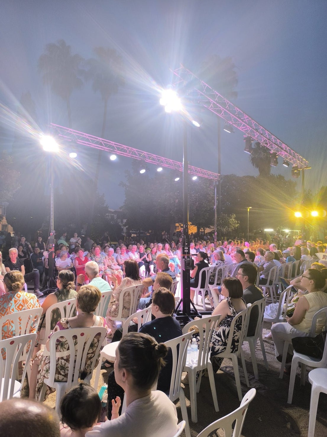 Miajadas brilla en el desfile benéfico 'ConócELA'