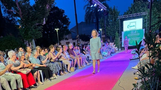 Miajadas brilla en el desfile benéfico 'ConócELA'