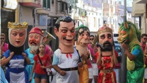 Miajadas busca a los portadores de sus tradicionales Cabezudos para las fiestas de agosto
