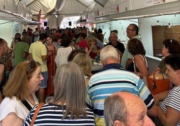 Vecinos y visitantes disfrutaron de los productos locales y regionales.