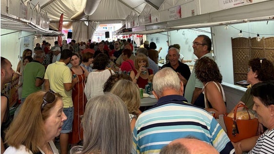 Vecinos y visitantes disfrutaron de los productos locales y regionales.