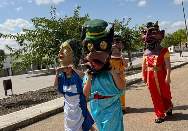 Imagen principal - Casar de Miajadas culmina sus tradicionales Fiestas de Santiago 2026 con un gran éxito de participación y convivencia