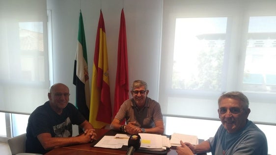 Reunión para la entrega de firmas.