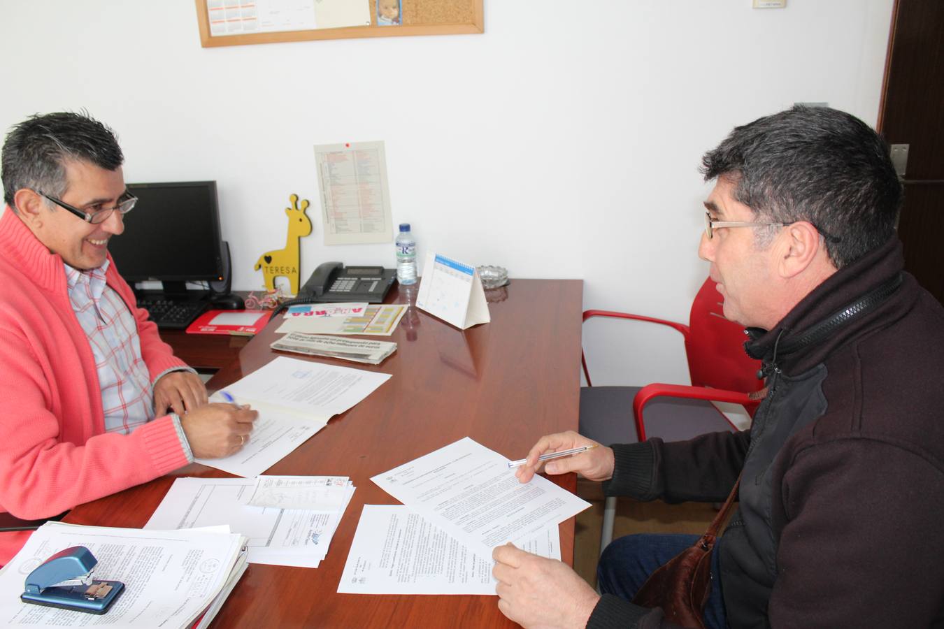 Momento de la firma del convenio. 