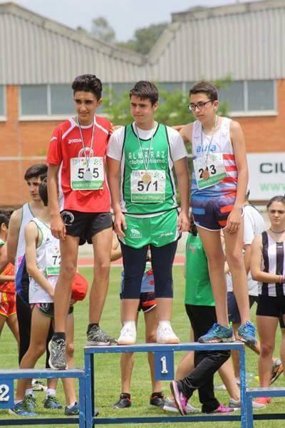 Francisco Javier Redondo (izquierda) en el podio. 