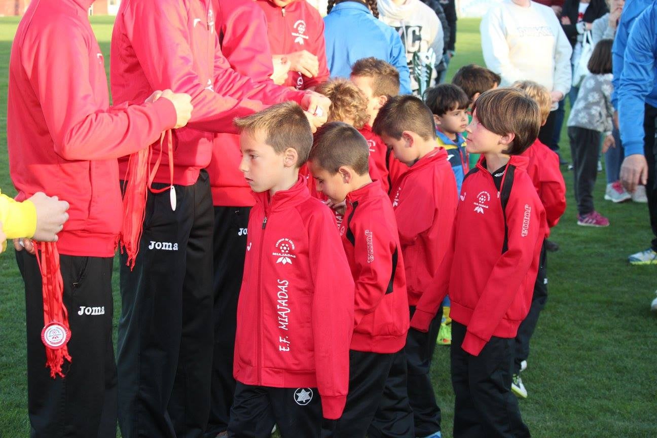 Entrega de medallas de uno de sus equipos. 