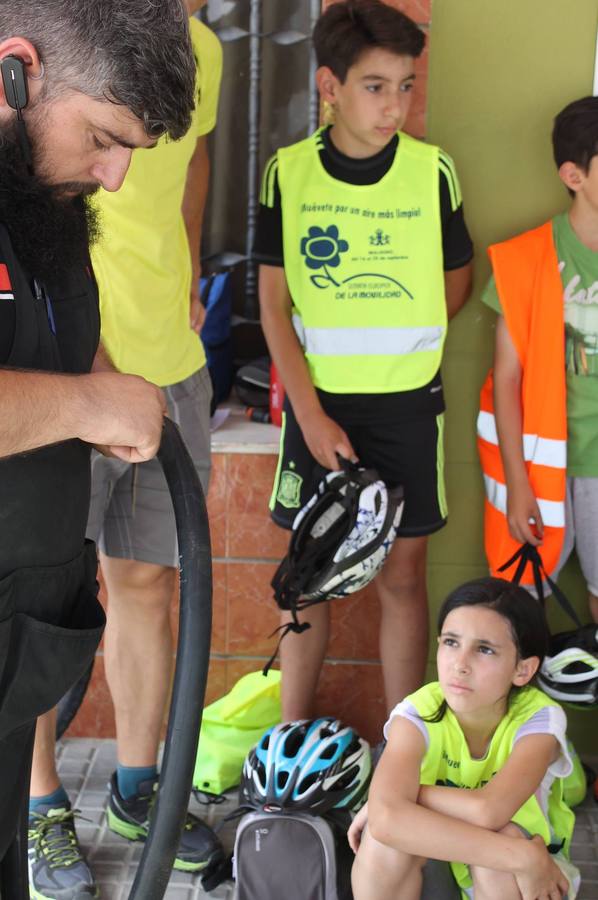 El Ayuntamiento organiza una jornada especial de la bicicleta para crear conciencia en escolares