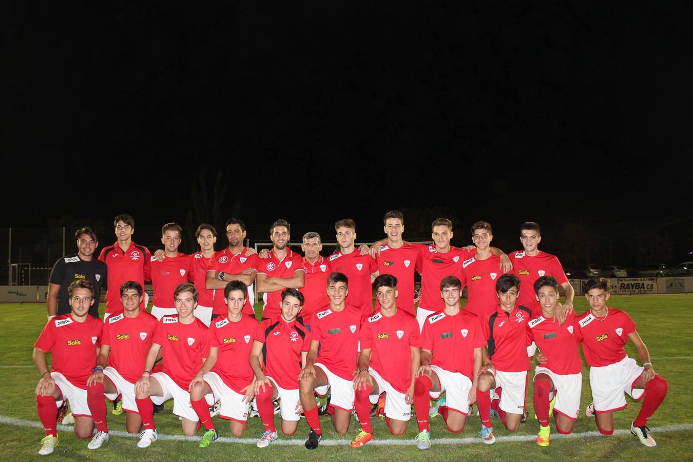 Plantilla y cuerpo técnico del equipo juvenil. 