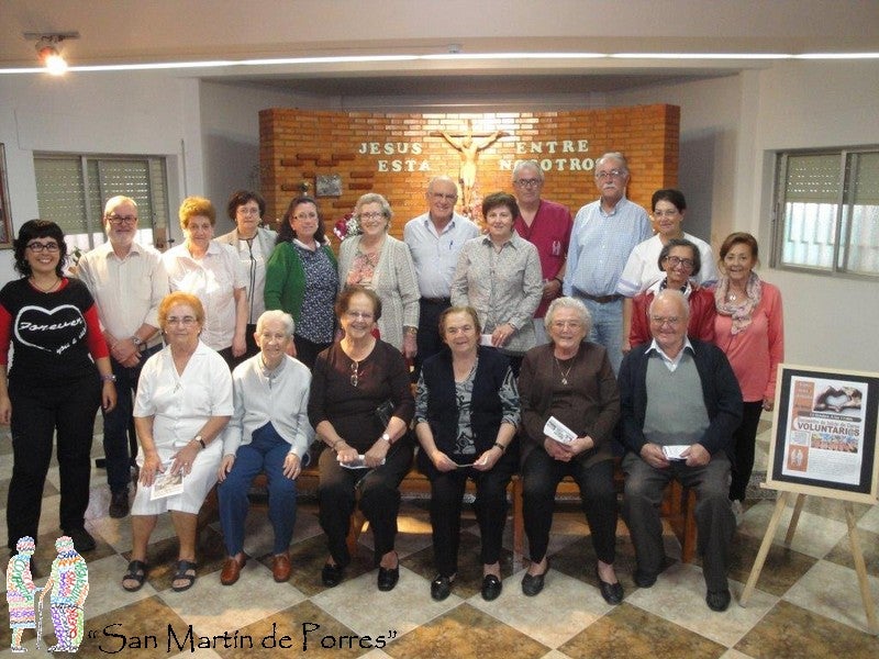 Participantes en el cuentro con la directora de la residencia (a la izquierda). 