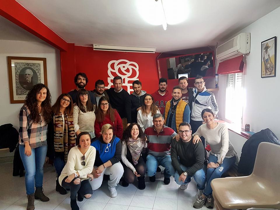 Participantes en la asamblea de renovación de la ejecutiva local. 