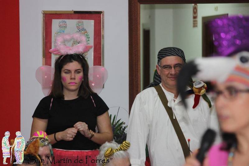 Uno de los momentos de la fiesta de disfraces de la residencia. 