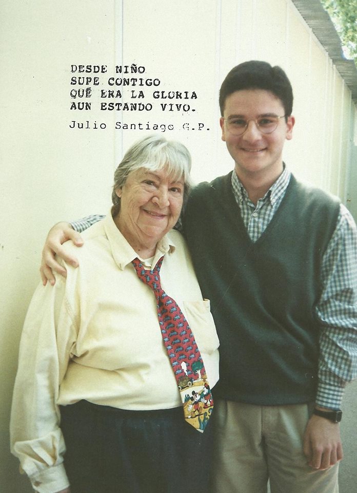 Julio Santiago y Gloria Fuertes en El Retiro de Madrid en 1996. 
