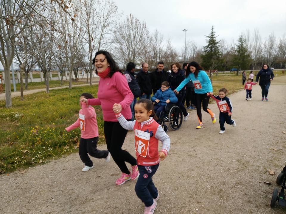 Padres y familiares participando en el programa 'Kilómetros de solidaridad'. 