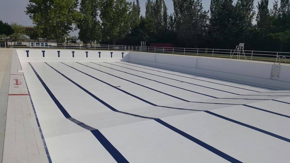 Nueva pintura del vaso de la piscina. 