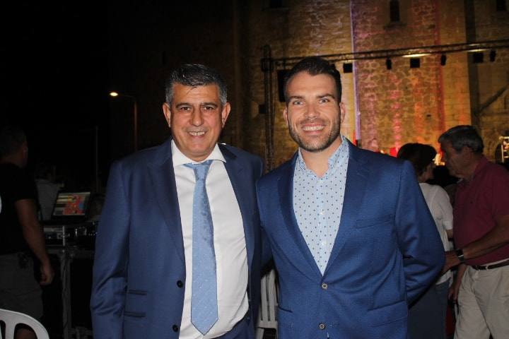 El alcalde, Antonio Díaz Alías, junto al pregonero de este año, Juan José Masa Corrales. 