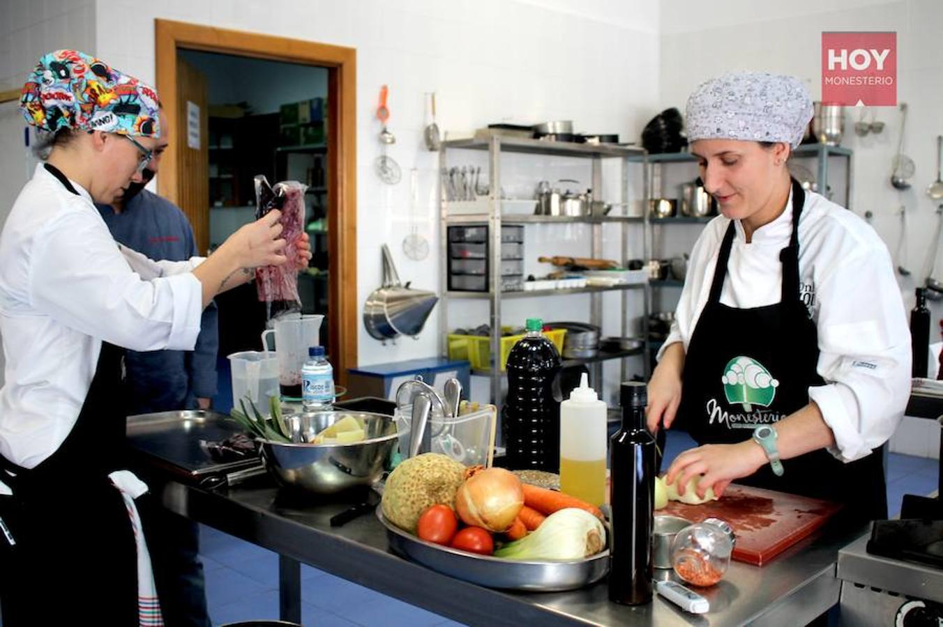 Seis cocineros llegados desde diferentes puntos de la geografía española participaron ayer en este concurso culinario, con motivo de la V Semana Gastronómimca de la Dehesa de Monesterio 