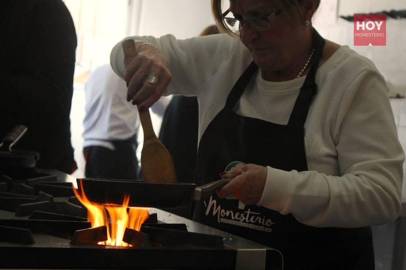 Seis cocineros llegados desde diferentes puntos de la geografía española participaron ayer en este concurso culinario, con motivo de la V Semana Gastronómimca de la Dehesa de Monesterio 