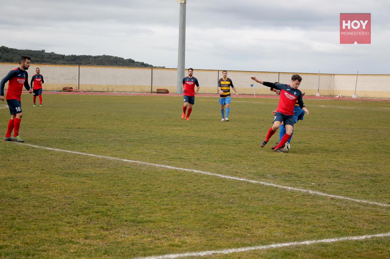 Los amarillos se enfrentaron este domingo al líder de grupo, al C.D. Usagre. Los locales le plantaron cara y consiguieron un empate a uno, a pesar de las dificultades. 