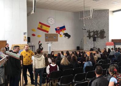 Imagen secundaria 1 - Durante el acto de bienvenida y la comida 