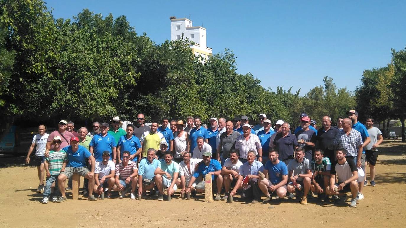 Foto de grupo de los asistentes a la cita 