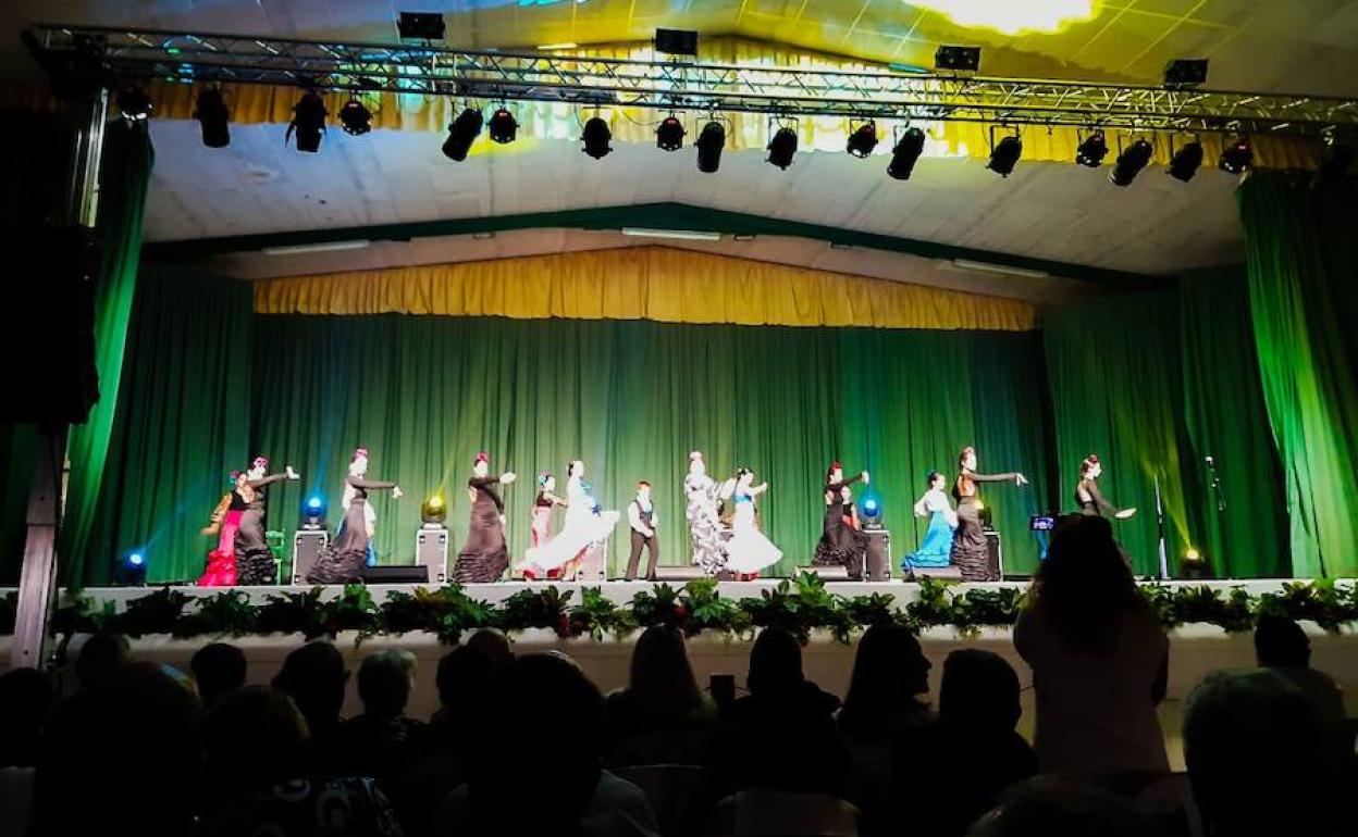Alumnos de Salva durante su actuación en Zafra, este domingo 