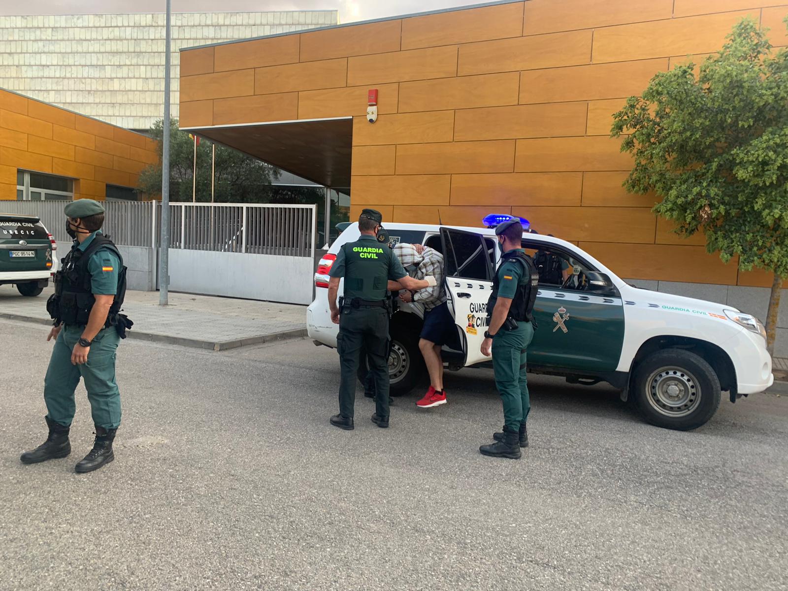 Eugenio D. H. a su llegada a los Juzgados de Zafra. 