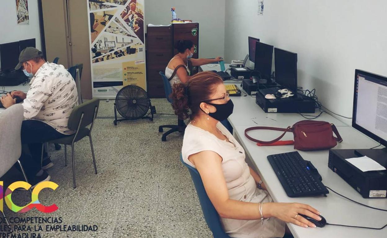 Alumnos durante una formación en Monesterio 