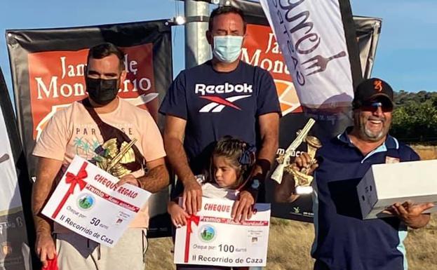 Imagen principal - Arriba los tres ganadores de la general; abajo a la izquierda, los tres ganadores locales; y abajo a la derecha la ganadora femenina 