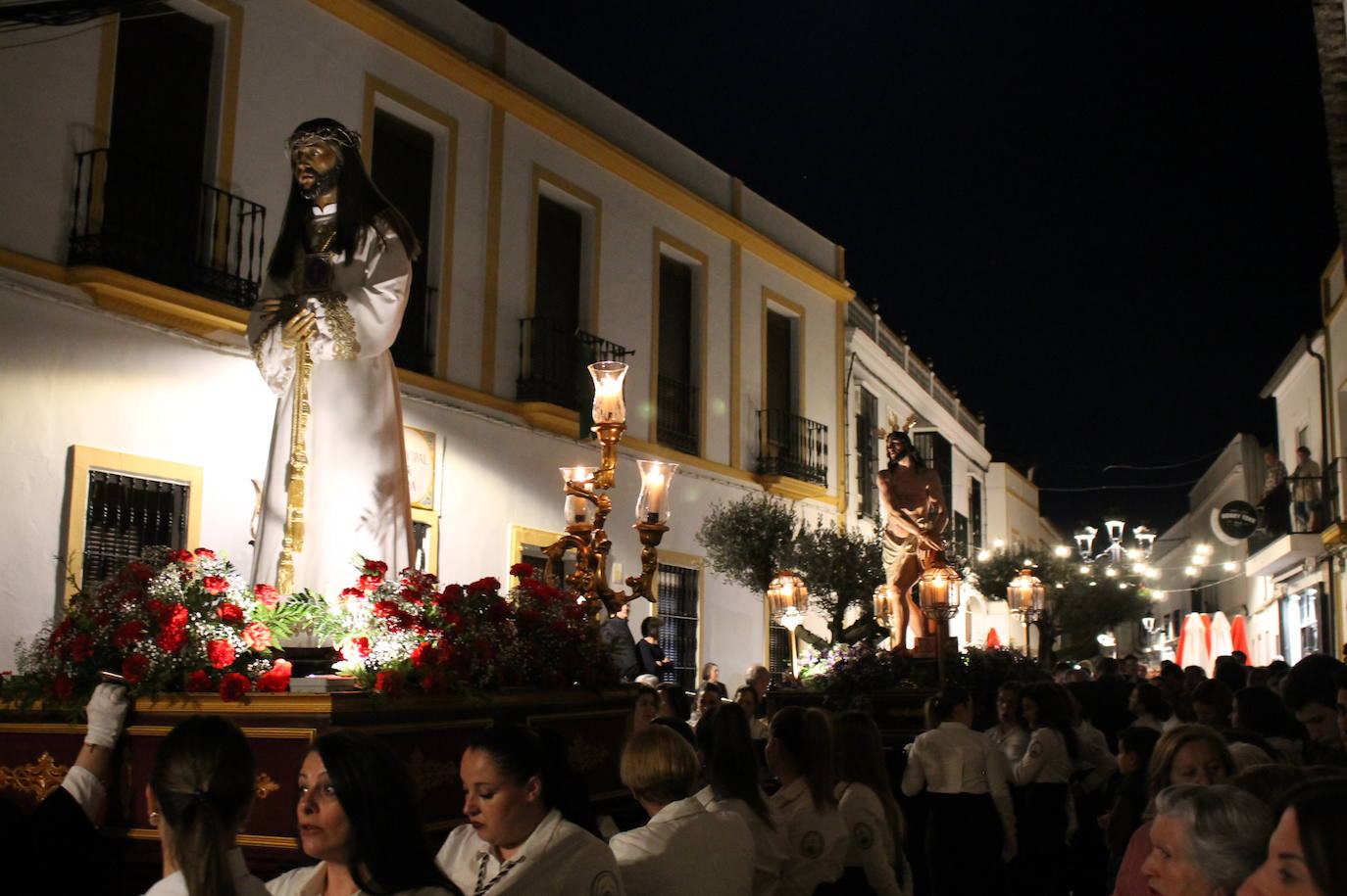 La mujeres vuelven a ser los pies y los ojos del Cautivo y del Amarrado a la Columna