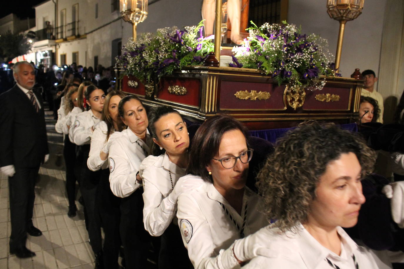 La mujeres vuelven a ser los pies y los ojos del Cautivo y del Amarrado a la Columna