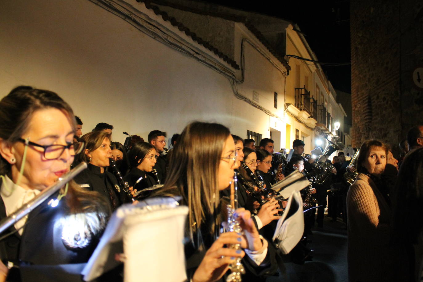La mujeres vuelven a ser los pies y los ojos del Cautivo y del Amarrado a la Columna
