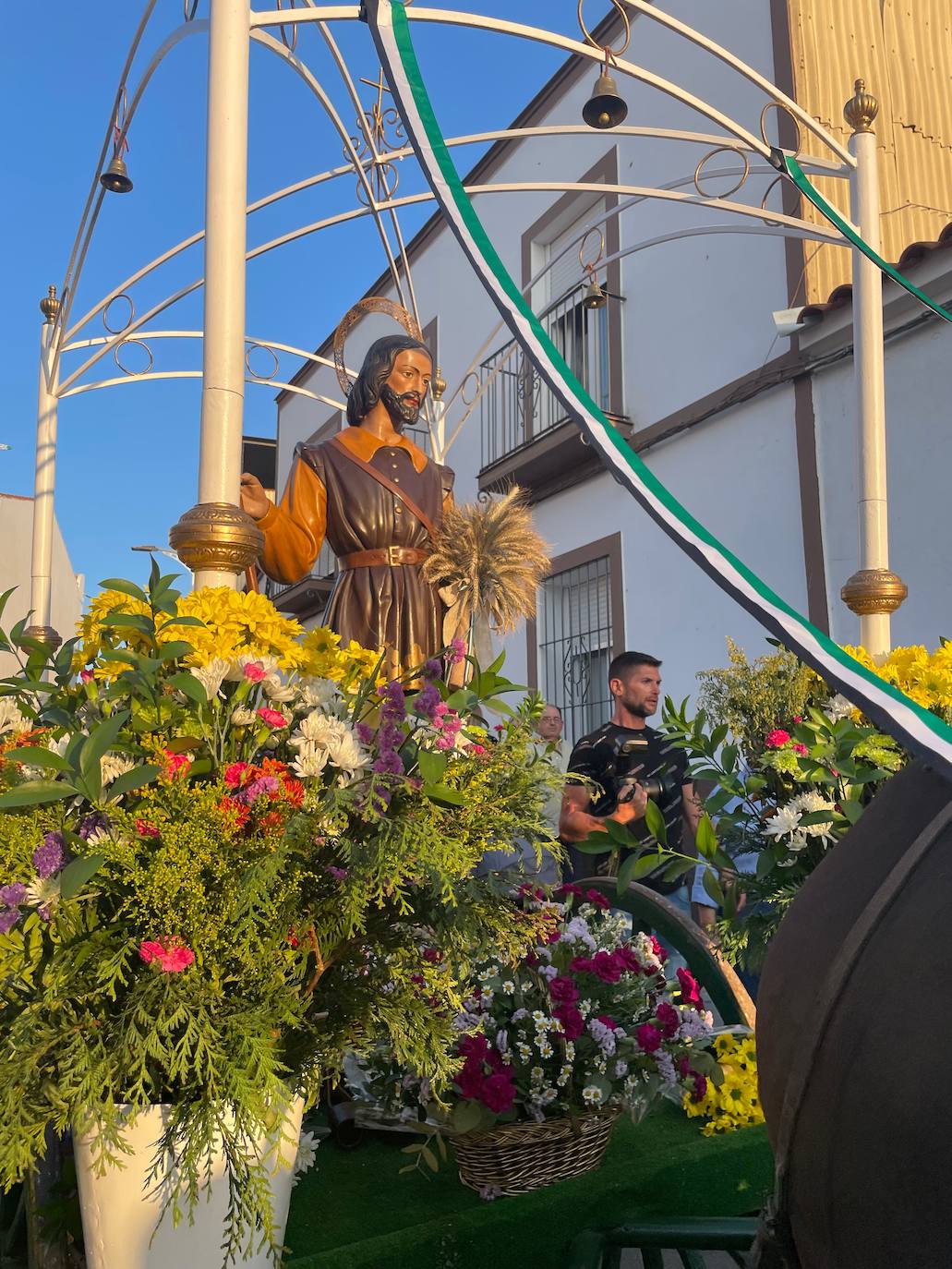 PROCESIÓN DE SAN ISIDRO POR LAS CALLES DE MONESTERIO