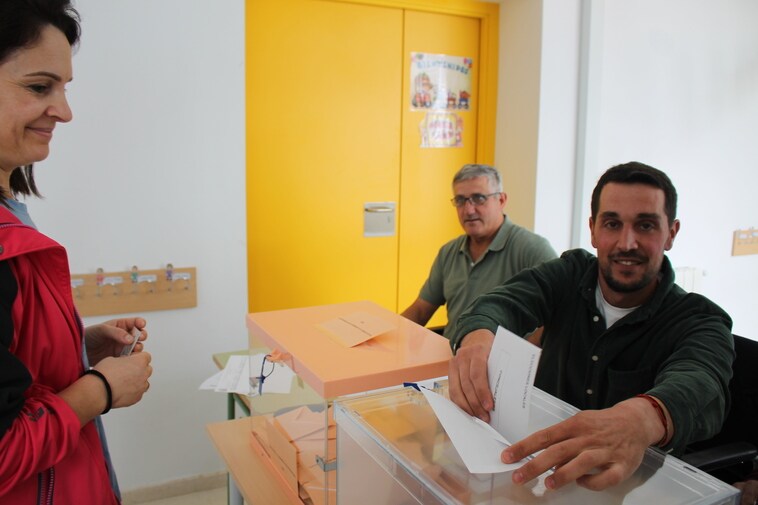 La jornada electoral en Monesterio, en imágenes