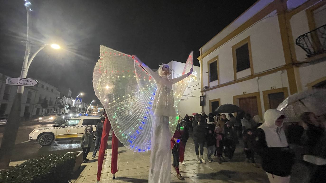 Un pasacalles navideño da la bienvenida a las fiestas en Monesterio