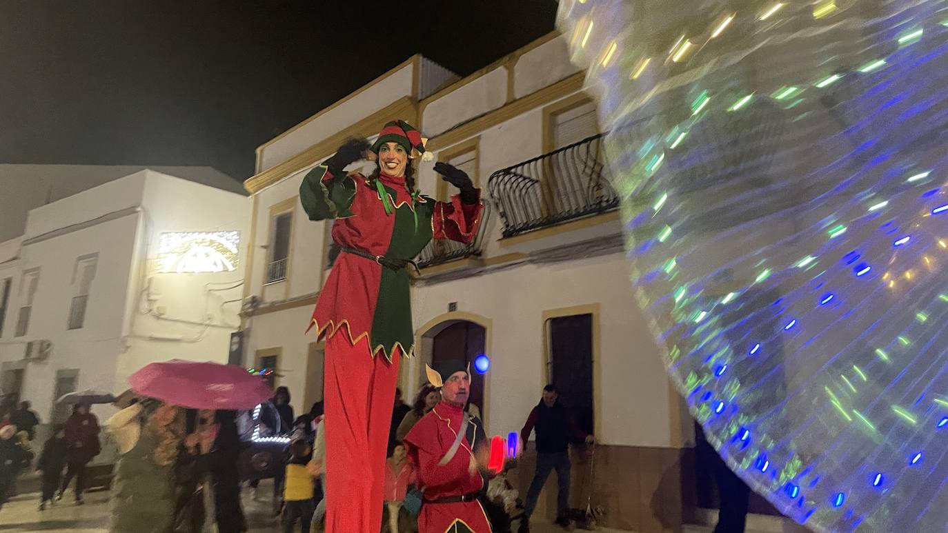 Un pasacalles navideño da la bienvenida a las fiestas en Monesterio