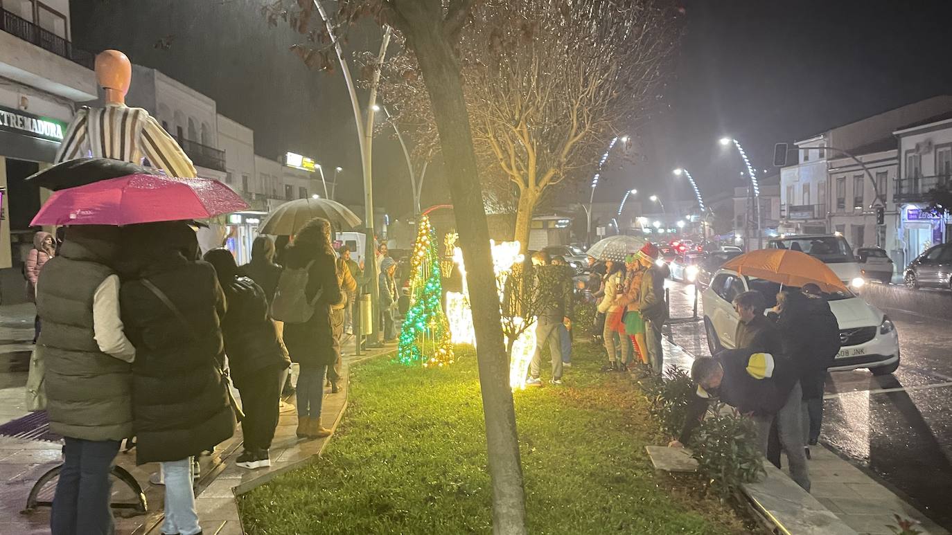 Un pasacalles navideño da la bienvenida a las fiestas en Monesterio