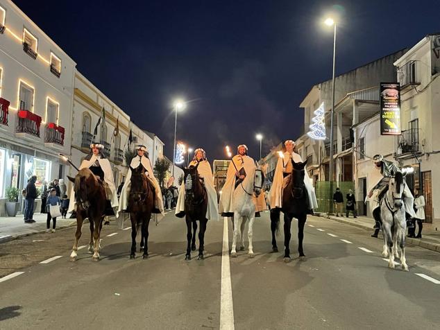 Fotos: La cabalgata de Reyes llenó de ilusión y magia las calles de Monesterio